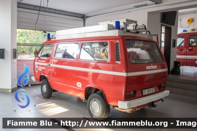 Volkswagen Transporter T2
Vigili del Fuoco
Unione Distrettuale Bolzano
Bezirksverband Bozen
Corpo Volontario di Pianizza di Sotto
Freiwillige Feuerwehr Unterplanitzing Kaltern
allestito Rosenbauer
VF 0FB BZ
Parole chiave: Volkswagen Transporter_T2 VF0FBBZ