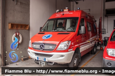 Mercedes-Benz Sprinter 4x4 III serie
Vigili del Fuoco
Corpo Permanente di Trento
Nucleo Sommozzatori
Allestimento DiviTec
VF 0J1 TN
Parole chiave: Mercedes-Benz Sprinter_4x4_IIIserie VF0J1TN