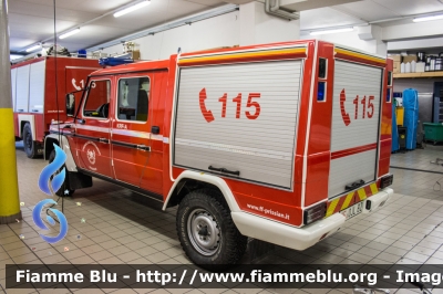 Mercedes-Benz Classe G
Vigili del Fuoco
Unione Distrettuale Merano - Bezirksverband Meran
Corpo Volontario di Prissiano - Freiwillige Feuerwehr Prissian (BZ)
VF 0JL BZ
Parole chiave: Mercedes-Benz Classe_G VF0JLBZ