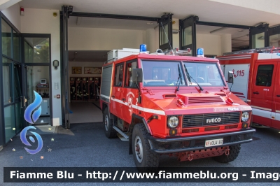 Iveco VM90
Vigili del Fuoco
Unione Distrettuale Bolzano
Bezirksverband Bozen
Corpo Volontario di Vilpiano
Freiwillige Feuerwehr Vilpian
allestimento Baribbi
VF 0LW BZ
Parole chiave: Iveco VM90 VF0LWBZ