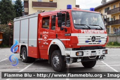 Mercedes-Benz 2038
Vigili del Fuoco
Unione Distrettuale Bassa Val Pusteria (BZ)
Bezirksverband Unterpustertal
Veicolo ospitato dal Corpo di Brunico
Allestimento Lohr
VF 0SK BZ
Parole chiave: Mercedes-Benz 2038 VF0SKBZ