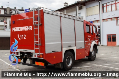 Mercedes-Benz 2038
Vigili del Fuoco
Unione Distrettuale Bassa Val Pusteria (BZ)
Bezirksverband Unterpustertal
Veicolo ospitato dal Corpo di Brunico
Allestimento Lohr
VF 0SK BZ
Parole chiave: Mercedes-Benz 2038 VF0SKBZ