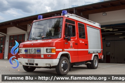 Mercedes-Benz 814D
Vigili del Fuoco
Unione Distrettuale Alta Val Venosta
Corpo Volontario di Brunico (BZ)
Freiwillige Feuerwehr Bruneck
Allestimento Lohr
VF 0SR BZ
Parole chiave: Mercedes-Benz 814D VF0SRBZ