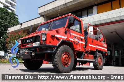 Iveco VM90
Vigili del Fuoco
Unione Distrettuale di Bolzano
Bezirksverband Bozen
Corpo Volontario di Gries - Bolzano
Freiwillige Feuerwehr Gries - Bozen
Allestimento Iveco-Magirus
VF 0SW BZ
Parole chiave: Iveco VM90 VF0SWBZ