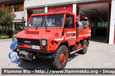 Iveco VM90
Vigili del Fuoco
Unione Distrettuale di Bolzano
Bezirksverband Bozen
Corpo Volontario di Gries - Bolzano
Freiwillige Feuerwehr Gries - Bozen
Allestimento Iveco-Magirus
VF 0SW BZ
Parole chiave: Iveco VM90 VF0SWBZ