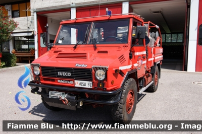 Iveco VM90
Vigili del Fuoco
Unione Distrettuale di Bolzano
Bezirksverband Bozen
Corpo Volontario di Gries - Bolzano
Freiwillige Feuerwehr Gries - Bozen
Allestimento Iveco-Magirus
VF 0SW BZ
Parole chiave: Iveco VM90 VF0SWBZ