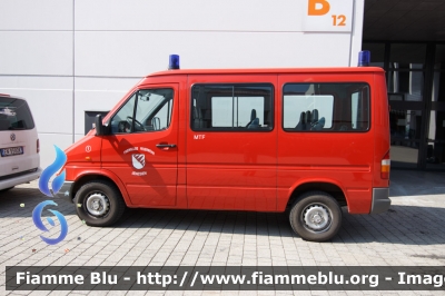 Mercedes-Benz Sprinter I serie
Vigili del Fuoco
Unione Distrettuale di Bolzano
Corpo Volontario di San Genesio Atesino(BZ)
Freiwillige Feuerwehr Jenesien
VF 0VC BZ
Parole chiave: Mercedes-Benz Sprinter_Iserie VF0VCBZ Civil_Protect_2018