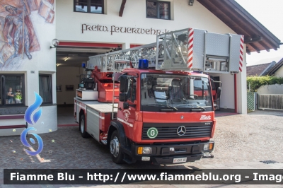 Mercedes-Benz 1124
Vigili del Fuoco
Unione Distrettuale Bolzano
Bezirksverband Bozen
Corpo Volontario di Caldaro Mercato (BZ)
Freiwillige Feuerwehr Kaltern Markt
allestimento Metz
VF 0W1BZ
Parole chiave: Mercedes-Benz 1124 VF0W1BZ