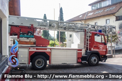 Mercedes-Benz 1124
Vigili del Fuoco
Unione Distrettuale Bolzano
Bezirksverband Bozen
Corpo Volontario di Caldaro Mercato (BZ)
Freiwillige Feuerwehr Kaltern Markt
allestimento Metz
VF 0W1BZ
Parole chiave: Mercedes-Benz 1124 VF0W1BZ