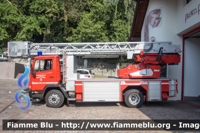 Mercedes-Benz 1124
Vigili del Fuoco
Unione Distrettuale Bolzano
Bezirksverband Bozen
Corpo Volontario di Caldaro Mercato (BZ)
Freiwillige Feuerwehr Kaltern Markt
allestimento Metz
VF 0W1BZ
Parole chiave: Mercedes-Benz 1124 VF0W1BZ