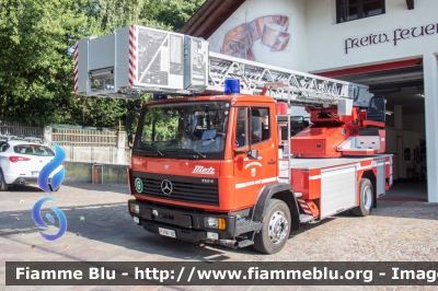 Mercedes-Benz 1124
Vigili del Fuoco
Unione Distrettuale Bolzano
Bezirksverband Bozen
Corpo Volontario di Caldaro Mercato (BZ)
Freiwillige Feuerwehr Kaltern Markt
allestimento Metz
VF 0W1BZ
Parole chiave: Mercedes-Benz 1124 VF0W1BZ