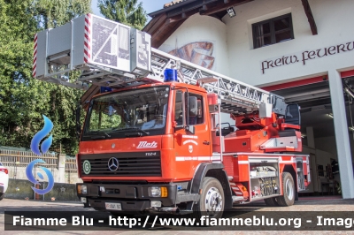 Mercedes-Benz 1124
Vigili del Fuoco
Unione Distrettuale Bolzano
Bezirksverband Bozen
Corpo Volontario di Caldaro Mercato (BZ)
Freiwillige Feuerwehr Kaltern Markt
allestimento Metz
VF 0W1BZ
Parole chiave: Mercedes-Benz 1124 VF0W1BZ