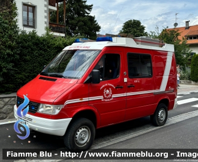 Mercedes-Benz Sprinter II serie
Vigili del Fuoco
Unione Distrettuale Alta Pusteria
Corpo Volontario di Valdaora di Mezzo (BZ)
Bezirksverband Oberpustertal
Freiwillige Fuerwehr Mitterolang
Allestito Brandshutz
VF 0X0 BZ
Parole chiave: Mercedes-Benz Sprinter_IIserie VF0X0BZ