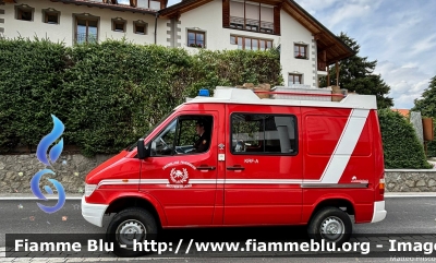 Mercedes-Benz Sprinter II serie
Vigili del Fuoco
Unione Distrettuale Alta Pusteria
Corpo Volontario di Valdaora di Mezzo (BZ)
Bezirksverband Oberpustertal
Freiwillige Fuerwehr Mitterolang
Allestito Brandshutz
VF 0X0 BZ
Parole chiave: Mercedes-Benz Sprinter_IIserie VF0X0BZ