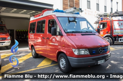 Mercedes-Benz Sprinter I serie
Vigili del Fuoco
Unione Distrettuale Bolzano
Bezirksverband Bozen
Corpo Volontario di S. Giacomo Agruzzo
Freiwillige Feuerwehr St. Jakob Grutzen
allestimento Brandtschutz
VF 0XZ BZ
Parole chiave: Mercedes-Benz Sprinter_Iserie VF0XZBZ