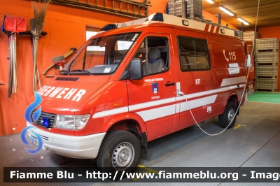 Mercedes-Benz Sprinter 4x4 I serie
Vigili del Fuoco
Unione Distrettuale Merano - Bezirksverband Meran
Corpo Volontario di Rifiano - Freiwillige Feuerwehr Riffian (BZ)
VF 0X7 BZ
Parole chiave: Mercedes-Benz Sprinter_4x4_Iserie VF0X7BZ