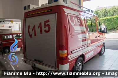 Mercedes-Benz Sprinter 4x4 II serie
Vigili del Fuoco
Unione Distrettuale Bolzano
Bezirksverband Bozen
Corpo Volontario di Pianizza di Sotto
Freiwillige Feuerwehr Unterplanitzing Kaltern
allestito Brandschutz
VF 10X BZ
Parole chiave: Mercedes-Benz Sprinter_4x4_IIserie VF10XBZ