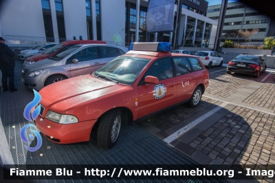 Audi A4 Avant II serie
Vigili del Fuoco
Corpo Permanente di Bolzano
Berufsfeuerwehr Bozen
-Autocomando-
VF 113 BZ
Parole chiave: Audi A4_Avant_IIserie VF113BZ