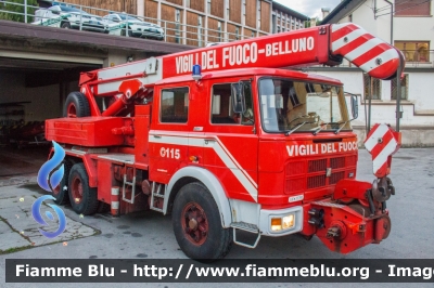 Fiat 300PC
Vigili del Fuoco
Comando Provinciale di Belluno
Distaccamento Permanente di Pieve di Cadore
AutoGru da 16 ton allestimento Cristanini
VF 11751
Parole chiave: Fiat 300PC VF11751