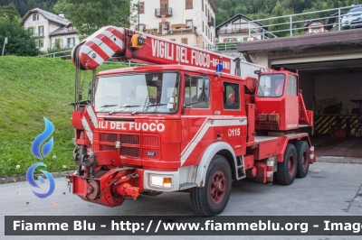 Fiat 300PC
Vigili del Fuoco
Comando Provinciale di Belluno
Distaccamento Permanente di Pieve di Cadore
AutoGru da 16 ton allestimento Cristanini
VF 11751
Parole chiave: Fiat 300PC VF11751