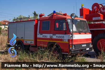 Iveco OM 79-13
Vigili del Fuoco
Comando Provinciale di Roma
VF 12255
Parole chiave: Iveco OM_79-13 VF12255