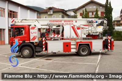 Scania 114G340
Vigili del Fuoco
Unione Distrettuale Bassa Val Pusteria (BZ)
Bezirksverband Unterpustertal
Veicolo ospitato dal Corpo di Brunico
Allestimento Bronto Skylift
VF 12T BZ
Parole chiave: Scania 114G340 VF12TBZ