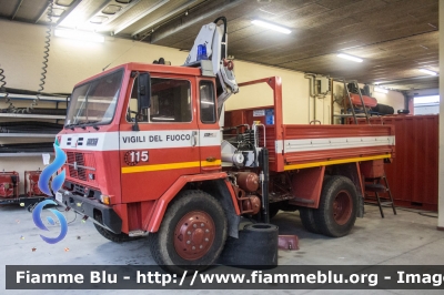 Iveco 90PC
Vigili del Fuoco
Comando Provinciale di Sondrio
VF 13355
Parole chiave: Iveco 90PC VF13355