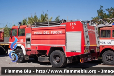 Iveco 180-24
Vigili del Fuoco
Comando Provinciale di Terni
VF 15283
Parole chiave: Iveco 180-24 VF15283