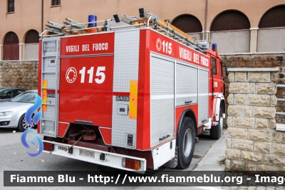 Iveco 190-26
Vigili del Fuoco
Scuola Centrale Antincendi
Capannelle (Roma)
VF 15781
Parole chiave: Iveco 190-26 VF15781