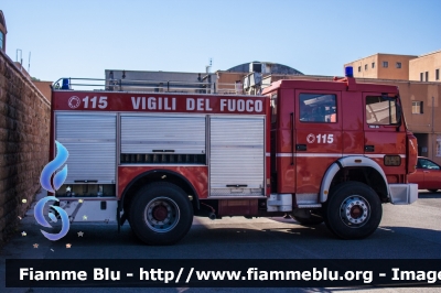 Iveco 190-26
Vigili del Fuoco
Scuola Centrale Antincendi
Capannelle (Roma)
VF 15781
Parole chiave: Iveco 190-26 VF15781