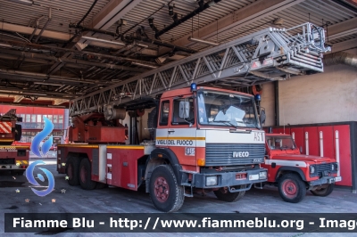 Iveco 330-35
Vigili del Fuoco
Comando Provinciale di Napoli
AutoScala da 50 metri allestimento Magirus-Macchi
VF 15881
Parole chiave: Iveco 330-35 VF15881