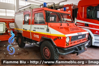 Iveco VM90
Vigili del Fuoco
Comando Provinciale di Roma
Distaccamento Cittadino EUR
Polisoccorso allestimento Baribbi
VF 15970
Parole chiave: Iveco VM90 VF15970