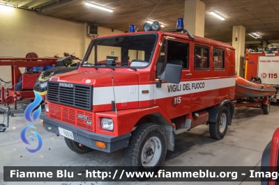 Bremach Montes 4x4
Vigili del Fuoco
Comando Provinciale di Sondrio
Nucleo Speleo Alpino Fluviale
VF 16016
Parole chiave: Bremach Montes_4x4 VF16016