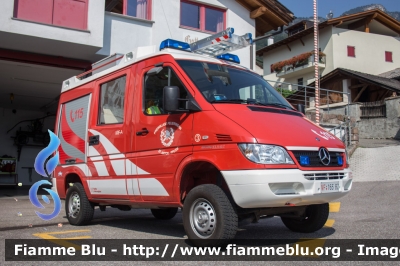 Mercedes-Benz Sprinter II serie 4x4
Vigili del Fuoco
Distretto di Bolzano
Corpo Volontario di S. Antonio Pozzo - St. Anton Pfuss
allestimento Kofler Fahrzeugbau
VF 165 BZ
Parole chiave: Mercedes-Benz Sprinter_IIserie_4x4 VF165BZ