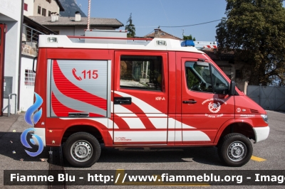 Mercedes-Benz Sprinter II serie 4x4
Vigili del Fuoco
Distretto di Bolzano
Corpo Volontario di S. Antonio Pozzo - St. Anton Pfuss
allestimento Kofler Fahrzeugbau
VF 165 BZ
Parole chiave: Mercedes-Benz Sprinter_IIserie_4x4 VF165BZ