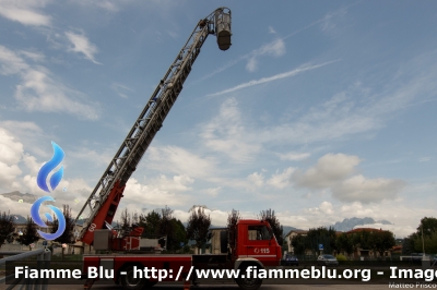 Iveco Zeta 109-14
Vigili del Fuoco
Comando Provinciale di Belluno
Distaccamento Permanente di Feltre (BL)
Allestimento Iveco-Magirus
VF 16881
Parole chiave: Iveco Zeta 109-14 VF16881