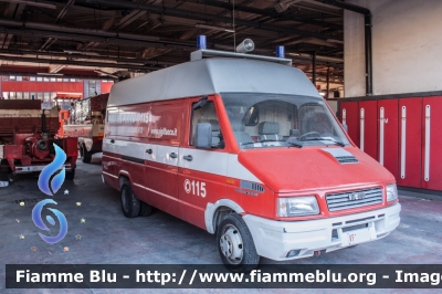 Iveco Daily II serie
Vigili del Fuoco
Comando Provinciale di Napoli
Magazzino Tecnico Caricamento
VF 17104
Parole chiave: Iveco Daily_II_serie VF17104