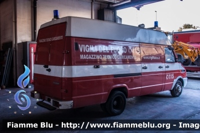 Iveco Daily II serie
Vigili del Fuoco
Comando Provinciale di Napoli
Magazzino Tecnico Caricamento
VF 17104
Parole chiave: Iveco Daily_II_serie VF17104