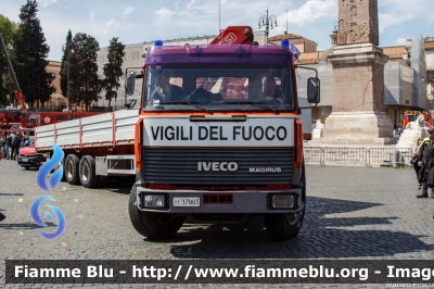 Iveco 330-36
Vigili del Fuoco
Comando Provinciale di Perugia
Trattore con Gru Fassi F240
e semirimorchio Cardi
VF 17803
Parole chiave: Iveco 330-36 VF17803