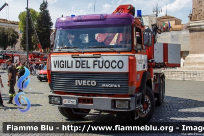 Iveco 330-36
Vigili del Fuoco
Comando Provinciale di Perugia
Trattore con Gru Fassi F240
e semirimorchio Cardi
VF 17803
Parole chiave: Iveco 330-36 VF17803