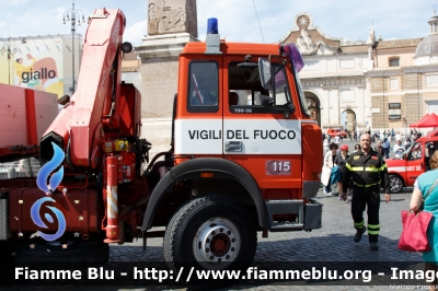 Iveco 330-36
Vigili del Fuoco
Comando Provinciale di Perugia
Trattore con Gru Fassi F240
e semirimorchio Cardi
VF 17803
Parole chiave: Iveco 330-36 VF17803