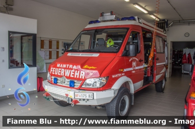 Achleitner Mantra 4x4
Vigili del Fuoco
Unione Distrettuale Merano - Bezirksverband Meran
Corpo Volontario di Tirolo - Freiwillige Feuerwehr Tirol (BZ)
VF 17S BZ
Parole chiave: Achleitner Mantra_4x4 VF17SBZ