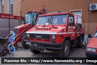 Iveco VM90
Vigili del Fuoco
Comando Provinciale di Viterbo
Allestimento Iveco-Magirus
VF 18102
Parole chiave: Iveco VM90 VF18102