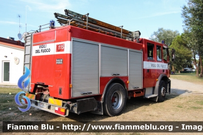 Iveco EuroTech 190E27
Vigili del Fuoco
Comando Provinciale di Perugia
Distaccamento Volontario di Castiglione del Lago (PG)
allestimento Baribbi
VF 18141
Parole chiave: Iveco EuroTech_190E27 VF18141