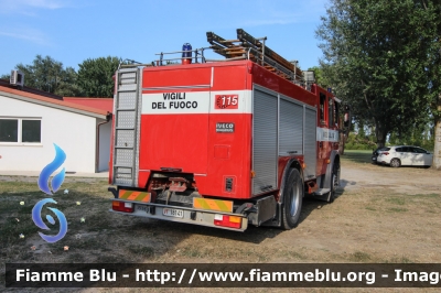 Iveco EuroTech 190E27
Vigili del Fuoco
Comando Provinciale di Perugia
Distaccamento Volontario di Castiglione del Lago (PG)
allestimento Baribbi
VF 18141
Parole chiave: Iveco EuroTech_190E27 VF18141