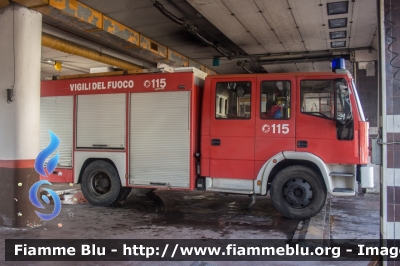 Iveco EuroFire 150E27 I serie
Vigili del Fuoco
Comando Provinciale di Rieti
AutoPompaSerbatoio allestimento Iveco-Magirus
VF 18694

Santa Barbara 2017
Parole chiave: Iveco EuroFire_150E27_Iserie VF18694 santa_barbara_2017