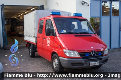 Mercedes-Benz Sprinter II serie
Vigili del Fuoco
Unione Distrettuale Merano - Bezirksverband Meran
Corpo Volontario di Prissiano - Freiwillige Feuerwehr Prissian (BZ)
VF 188 BZ
Parole chiave: Mercedes-Benz Sprinter_IIserie VF188BZ