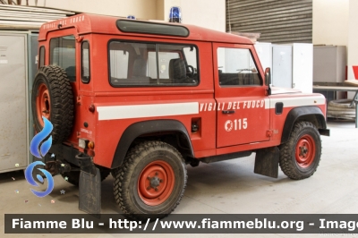 Land Rover Defender 90
Vigili del Fuoco
Comando Provinciale di Catanzaro
Distaccamento Permanente di Chiaravalle
VF 19670
Parole chiave: Land_Rover Defender_90 VF19670