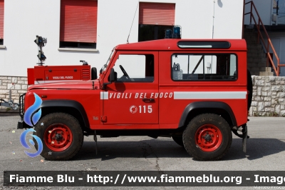 Land Rover Defender 90
Vigili del Fuoco
Comando Provinciale di Belluno
Distaccamento Permanente di Feltre (BL)
VF 19727
Parole chiave: Land_Rover Defender_90 VF19727