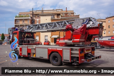 Iveco EuroFire 150E27 I serie
Vigili del Fuoco
Comando Provinciale di Viterbo
AutoScala da 32 metri allestimento Iveco-Magirus
VF 19937
Parole chiave: Iveco EuroFire_150E27_Iserie VF19937